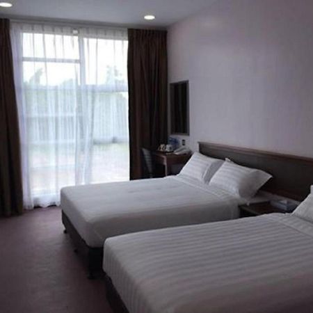 Id Hotel Yayasan Segamat Buitenkant foto