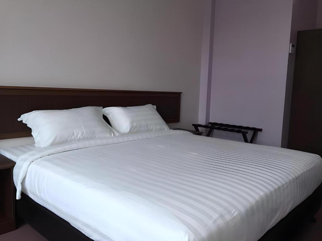 Id Hotel Yayasan Segamat Buitenkant foto