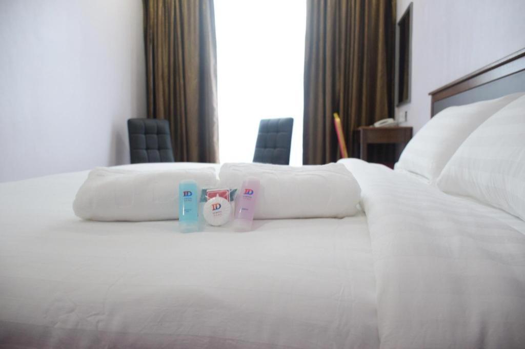 Id Hotel Yayasan Segamat Buitenkant foto