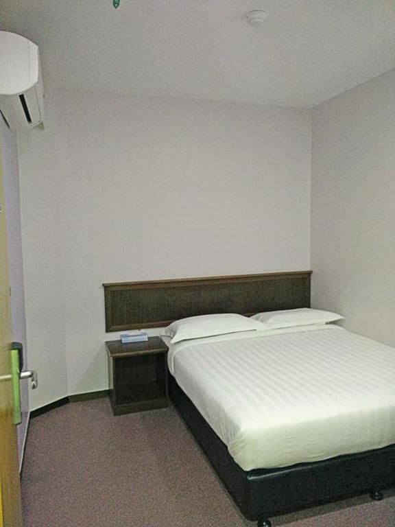 Id Hotel Yayasan Segamat Buitenkant foto
