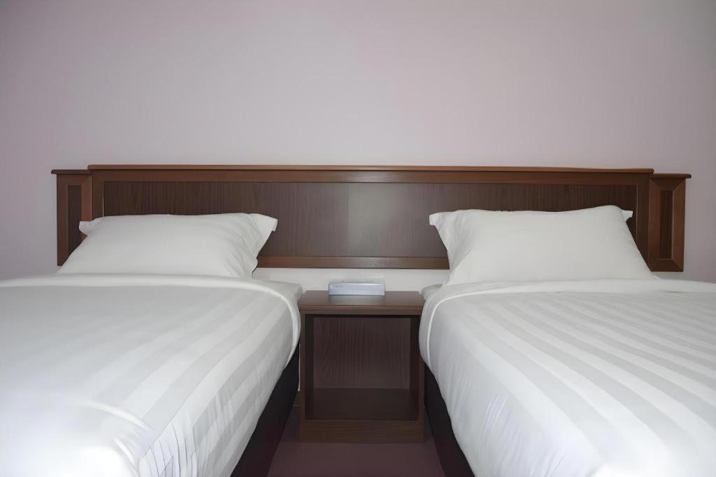 Id Hotel Yayasan Segamat Buitenkant foto