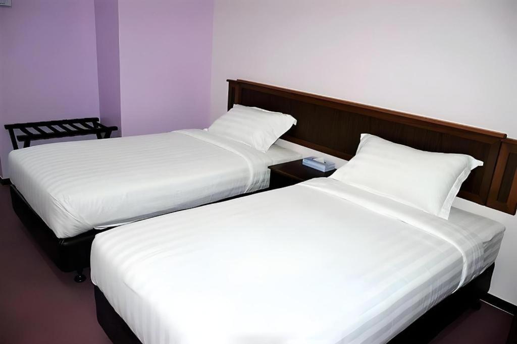 Id Hotel Yayasan Segamat Buitenkant foto