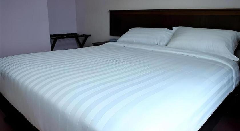 Id Hotel Yayasan Segamat Buitenkant foto