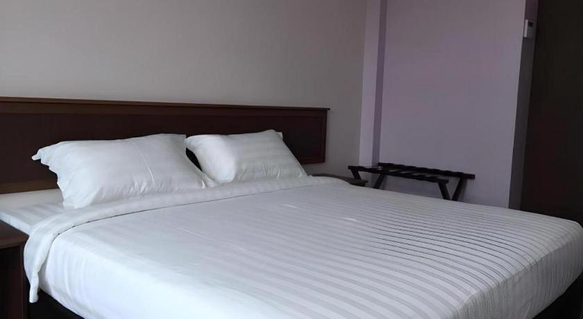 Id Hotel Yayasan Segamat Buitenkant foto