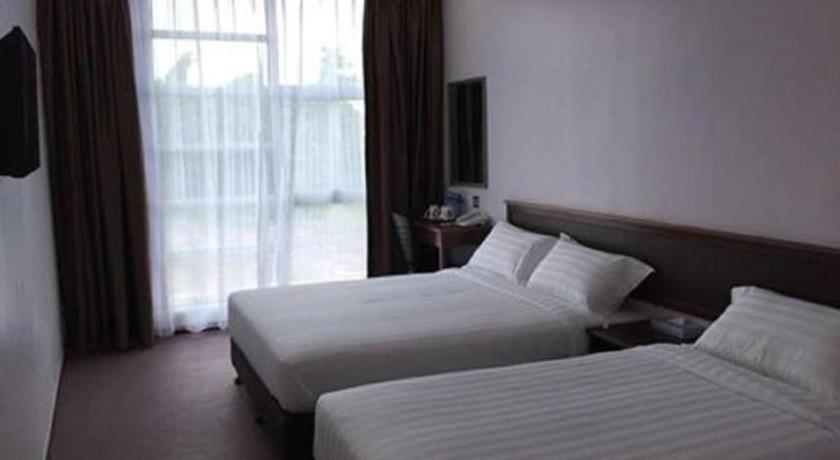 Id Hotel Yayasan Segamat Buitenkant foto