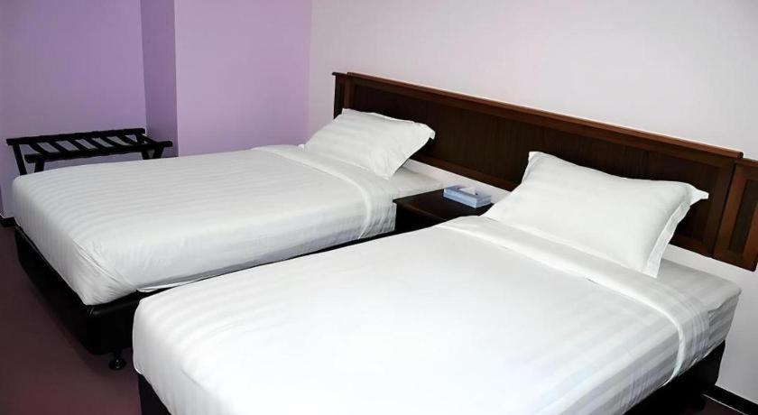 Id Hotel Yayasan Segamat Buitenkant foto